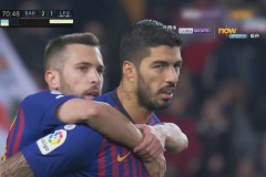 巴塞罗那门将加西亚、中场拉菲尼亚受伤，球队阵容告急战术需调整