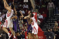 湖人队交易传闻：詹姆斯或加盟独行侠，球迷热议新动向